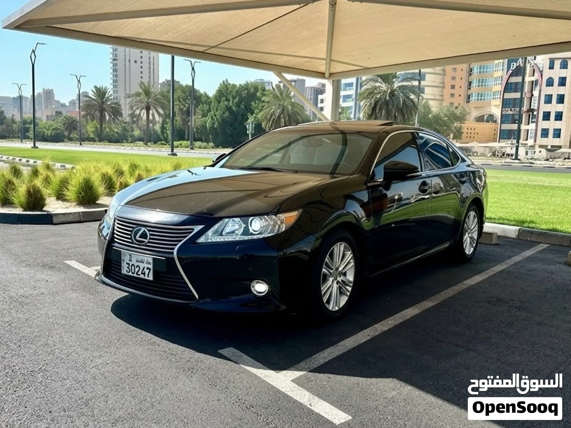 لكزس ES250 موديل 2014 كامل المواصفات أعلى فئة - وارد الوكالة بحالة ممتازة - image 1