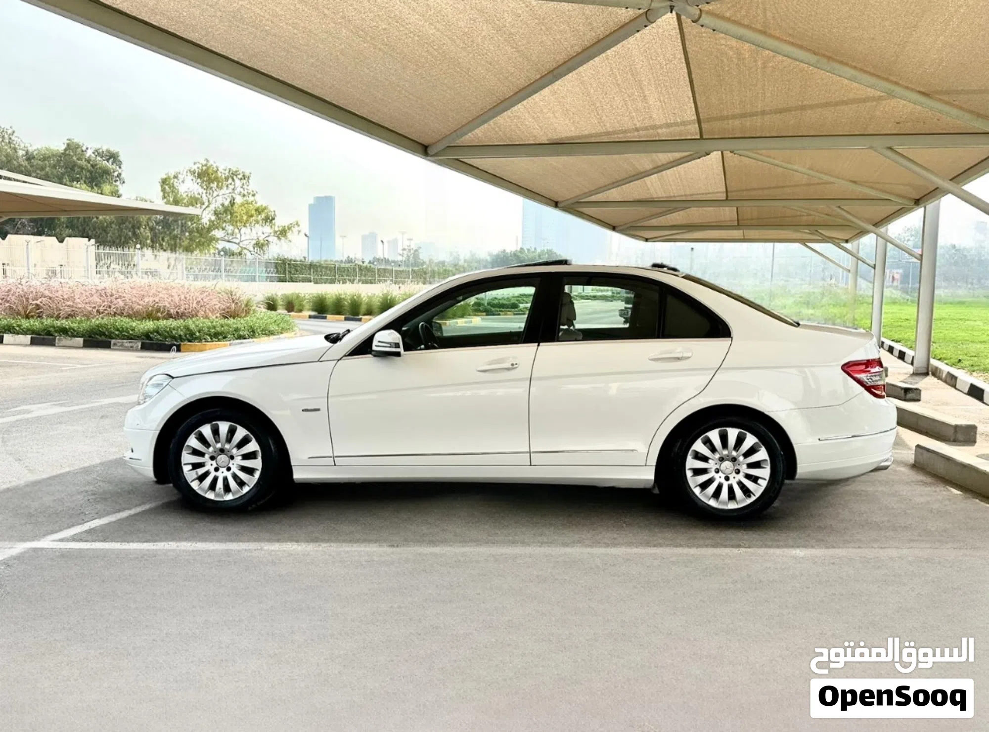 مرسيدس بنز C 200 2010 بحالة ممتازة للبيع في الكويت - image 1