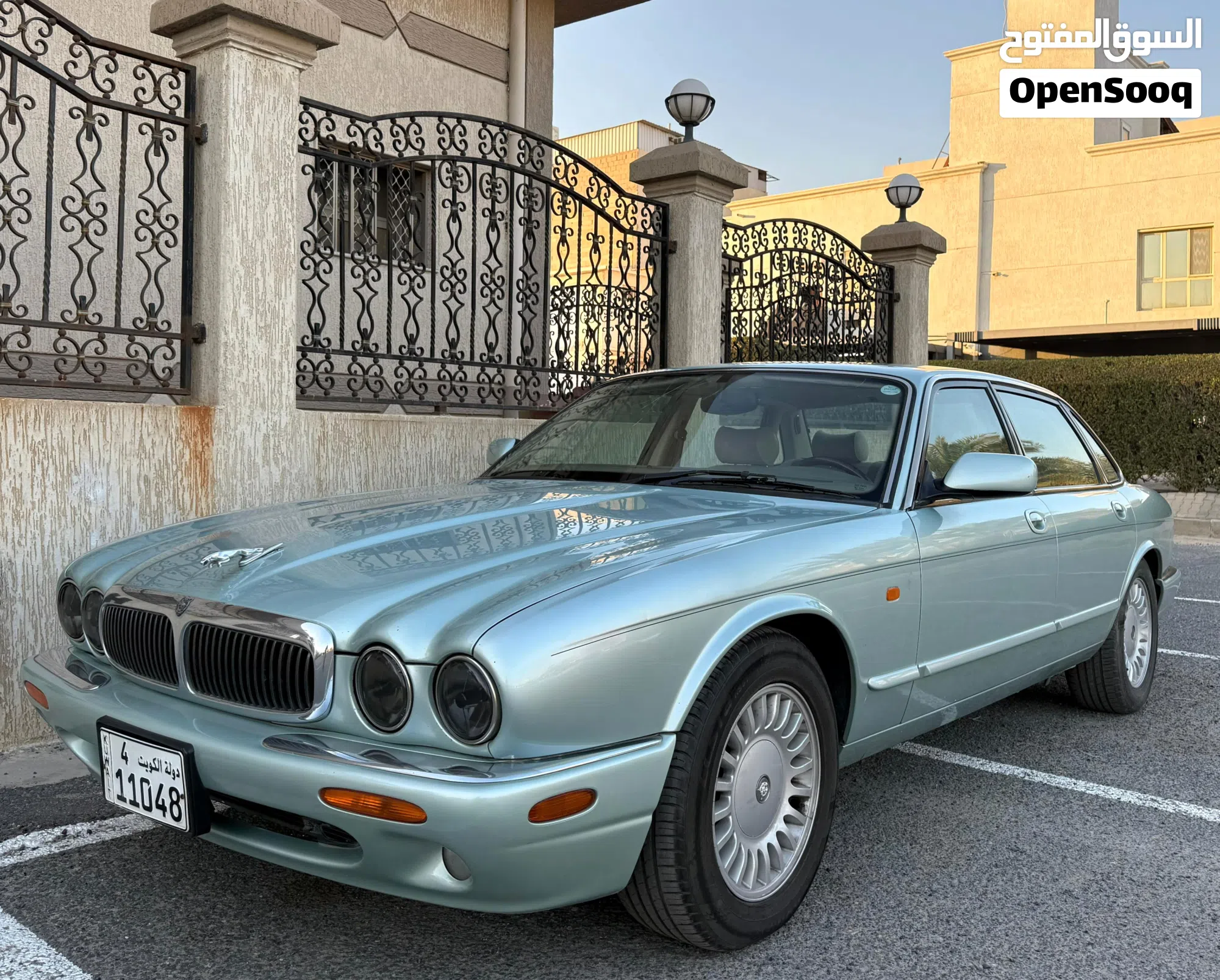 جاكوار XJ8 موديل 1998 وكالة مواصفات خليجية - بحالة ممتازة جداً - image 1