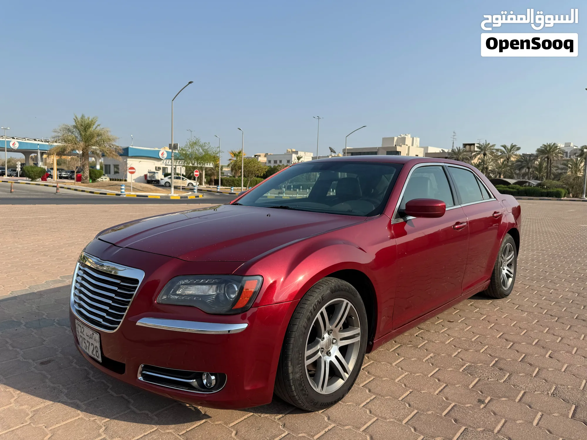 كرايسلر 300C موديل 2013 V6 بحالة ممتازة جداً شرط الفحص - image 1