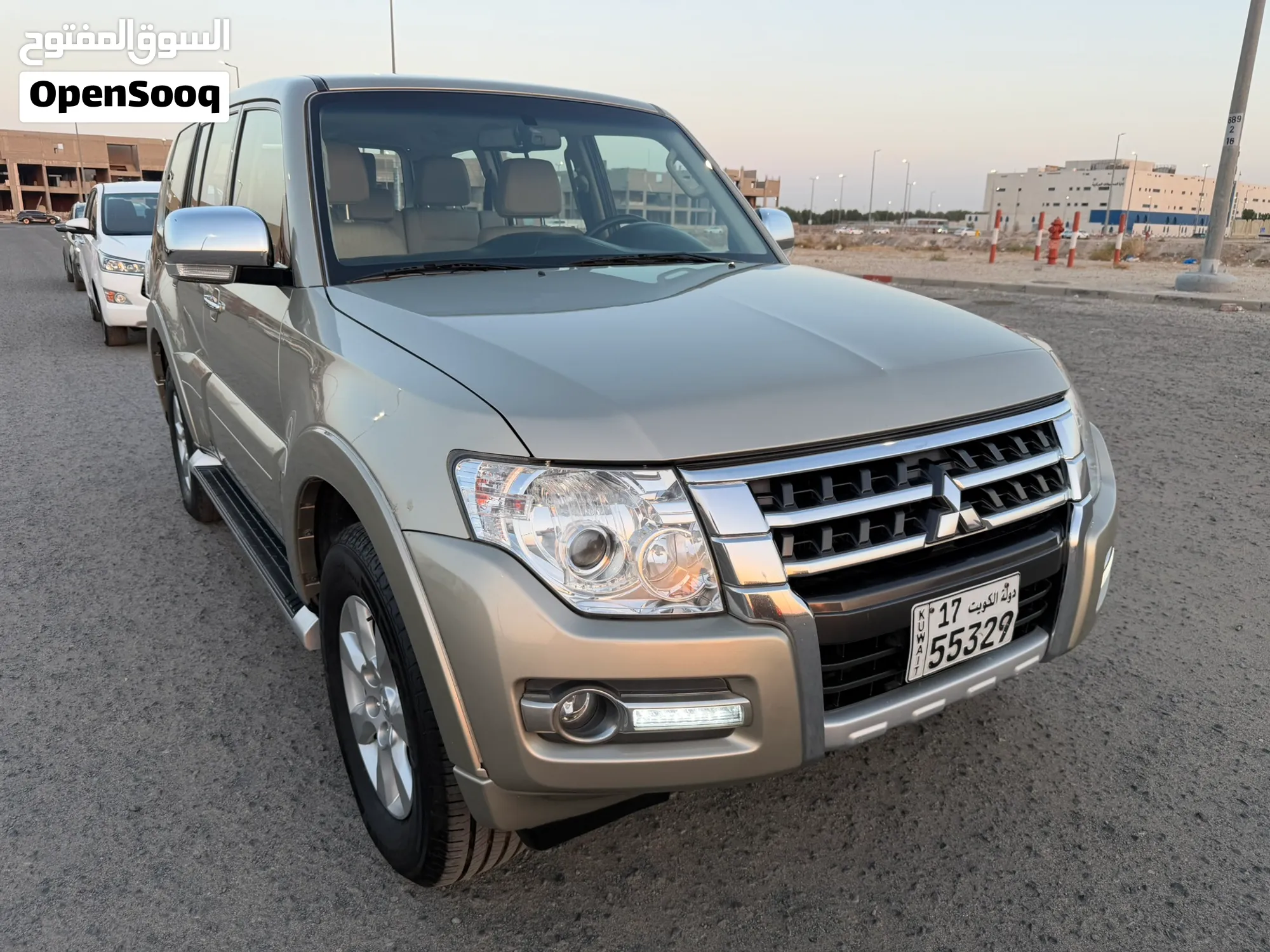 ميتسوبيشي باجيرو 2020 GLS بحالة المصنع - سيرفس حديث وتواير جديدة - image 1