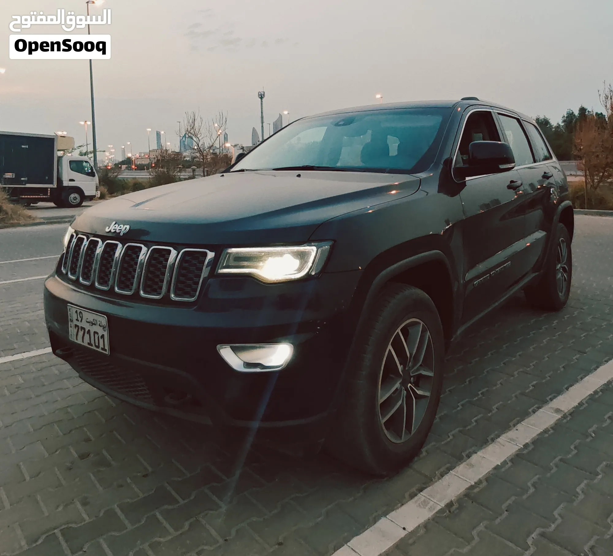 جيب جراند شيروكي Laredo موديل 2021 دبل 4x4 شرط الفحص - image 1