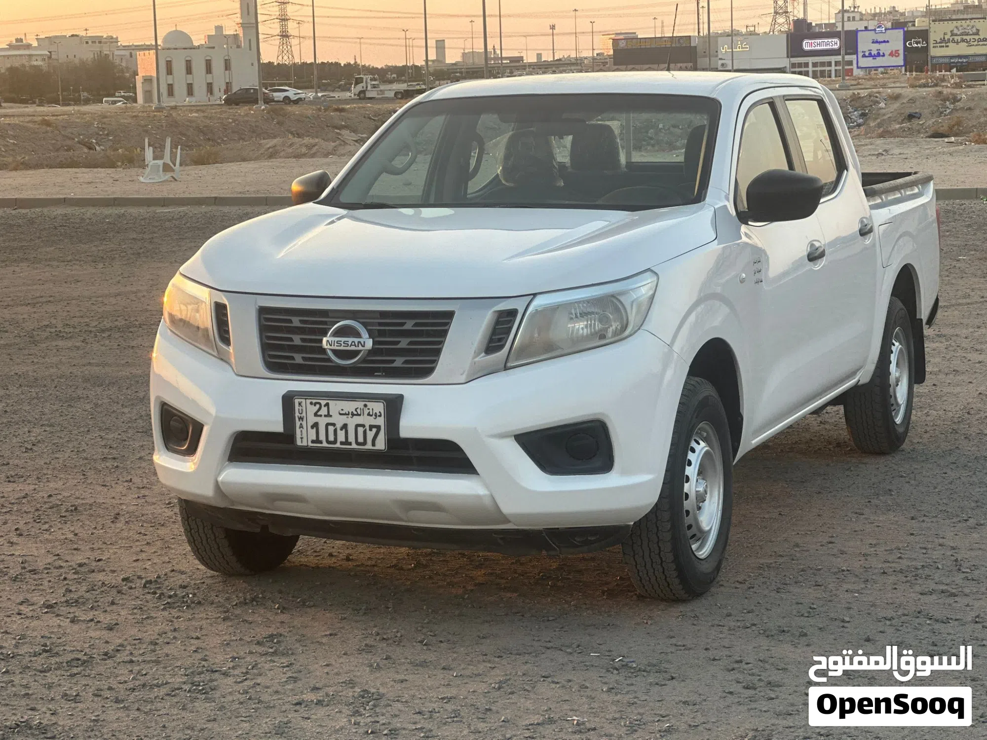 نيسان نافارا DX 2022 مستعملة بحالة ممتازة للبيع في الكويت - image 1