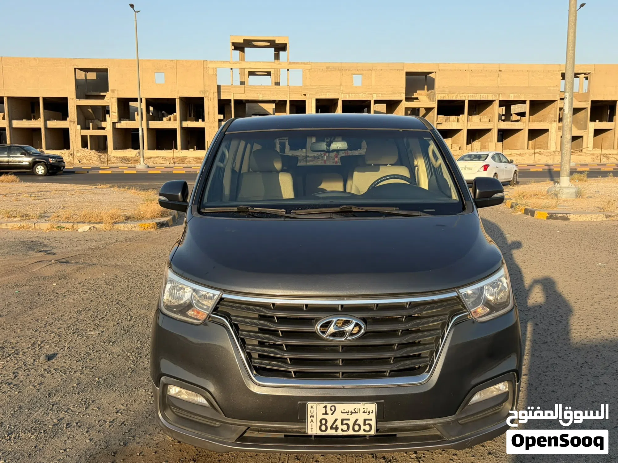 هيونداي H1 GL 2021 بحالة ممتازة للبيع بسعر 4,900 دينار - image 1