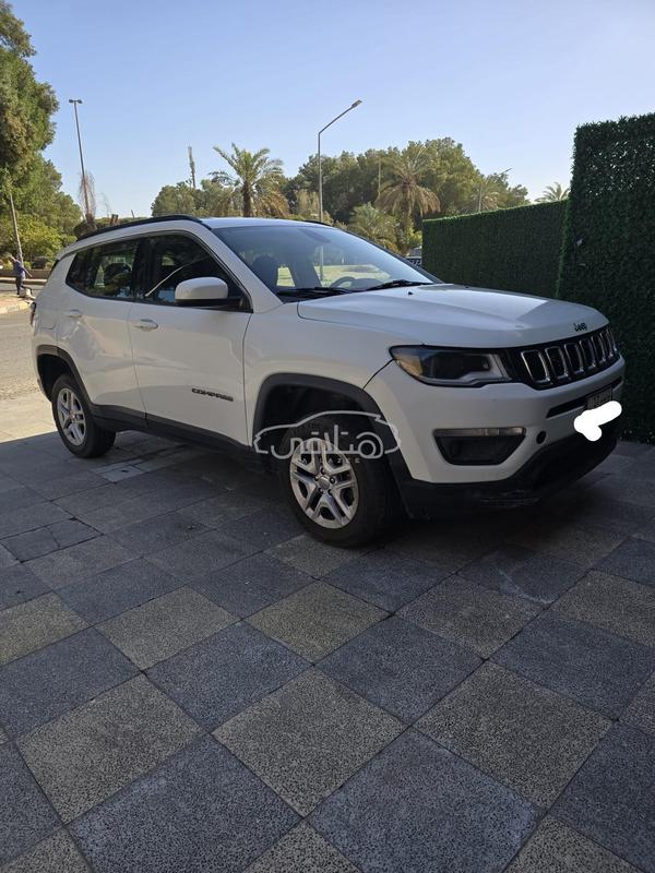 جيب كومباس موديل 2019 أبيض بحالة ممتازة تواير وسيرفس جديد تحويل سهل كاش - image 1