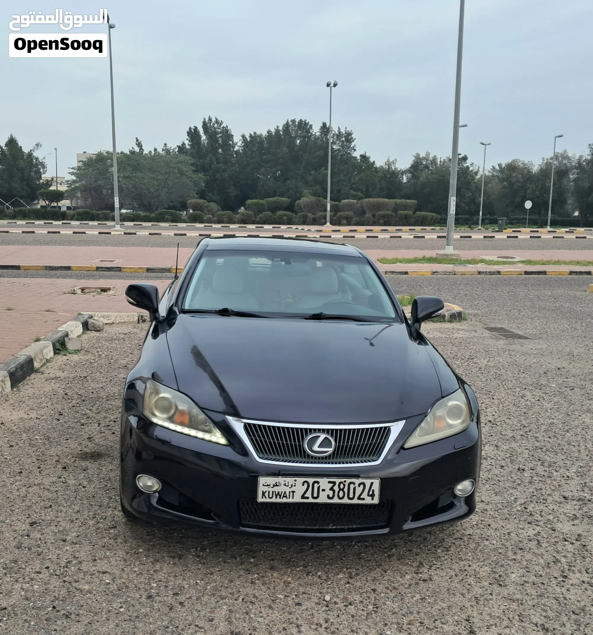 لكزس IS 300 Sport 2012 كوبيه بحالة ممتازة للبيع في الكويت - image 1