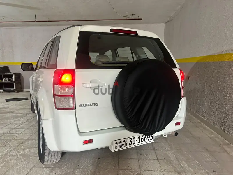 سوزوكي جراند فيتارا 2014 فل أوبشن فتحة دبل 4X4 - image 1