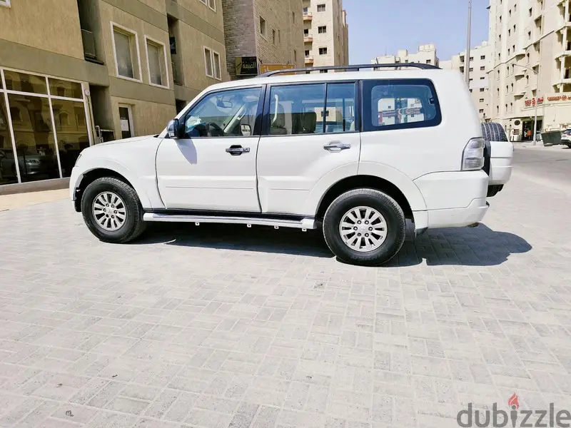 ميتسوبيشي باجيرو 2013 V6 4X4 بحالة جيدة ونظيفة - image 1